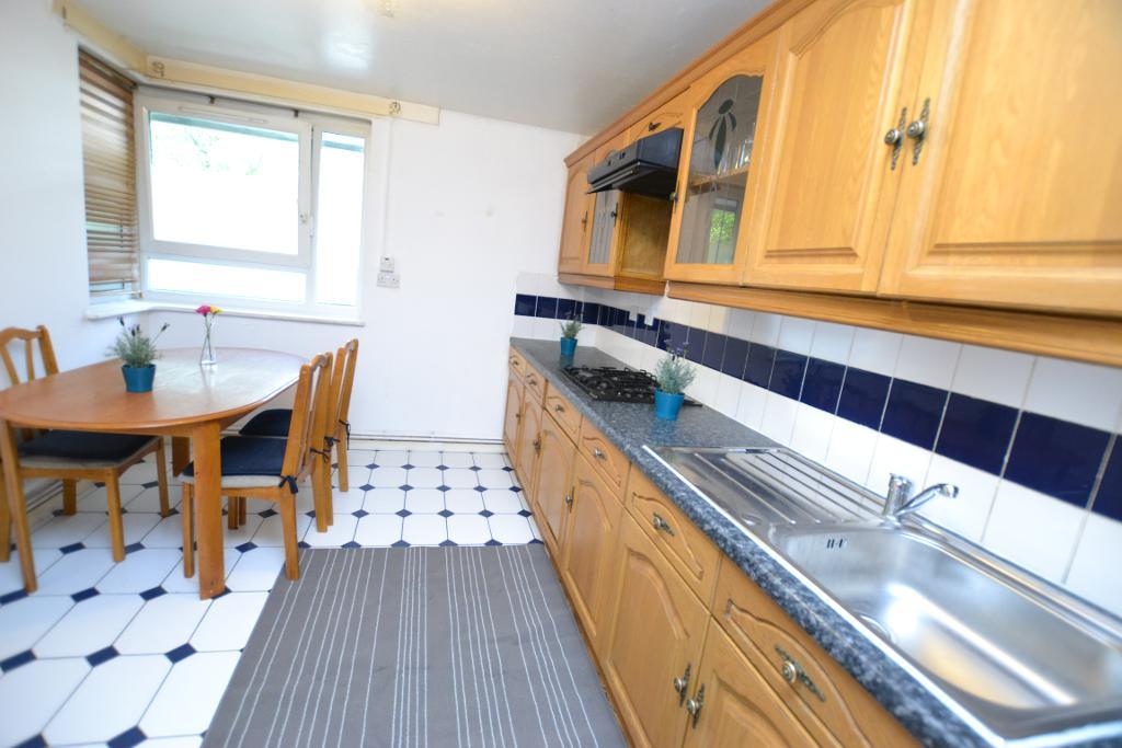 Room Lipton Road in Greater London