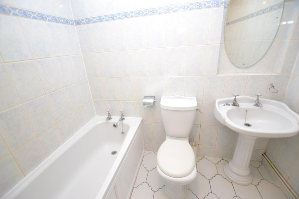 Room Lipton Road in Greater London