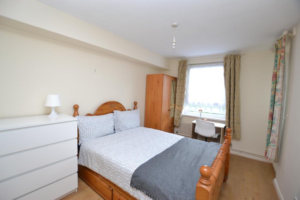 Room Lipton Road in Greater London