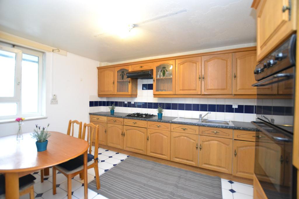 Room Lipton Road in Greater London