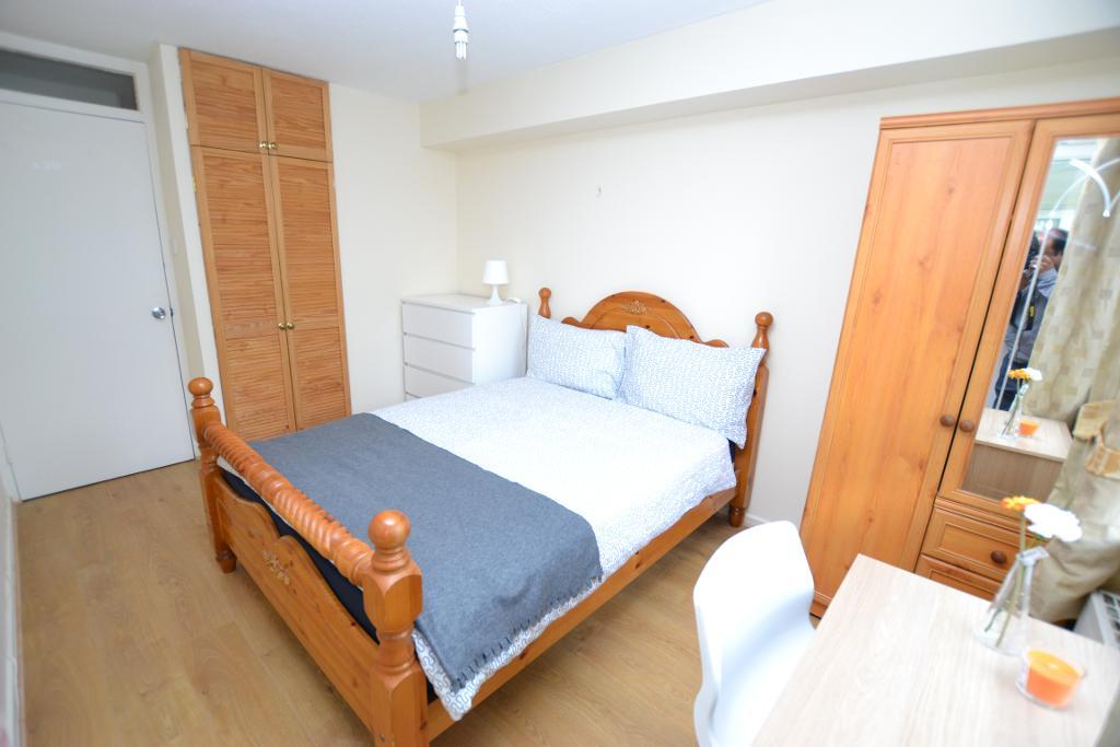 Room Lipton Road in Greater London