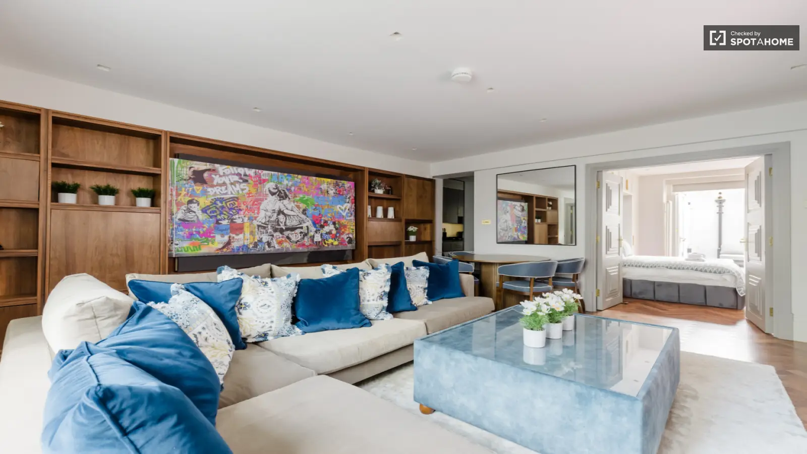 Flat Kensington Palace Gardens in Greater London