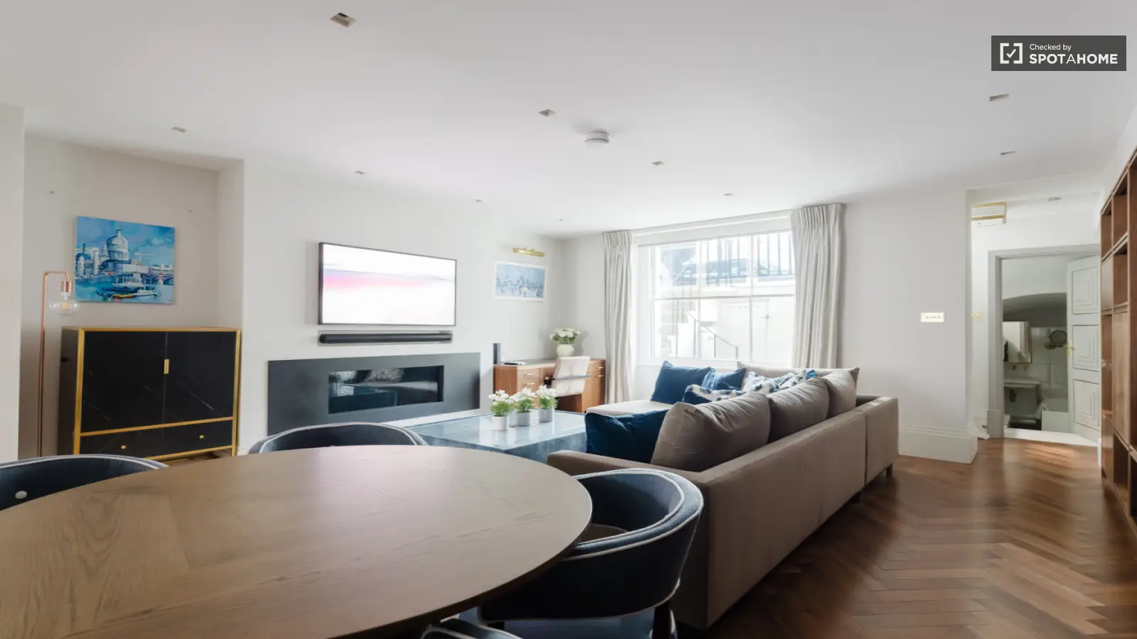 Flat Kensington Palace Gardens in Greater London