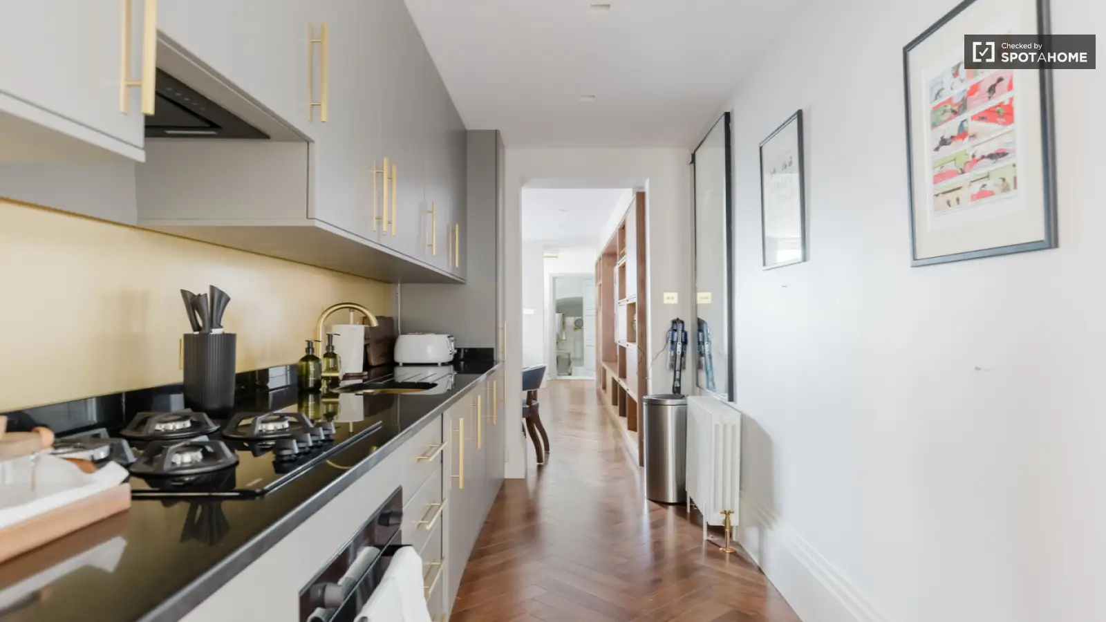 Flat Kensington Palace Gardens in Greater London
