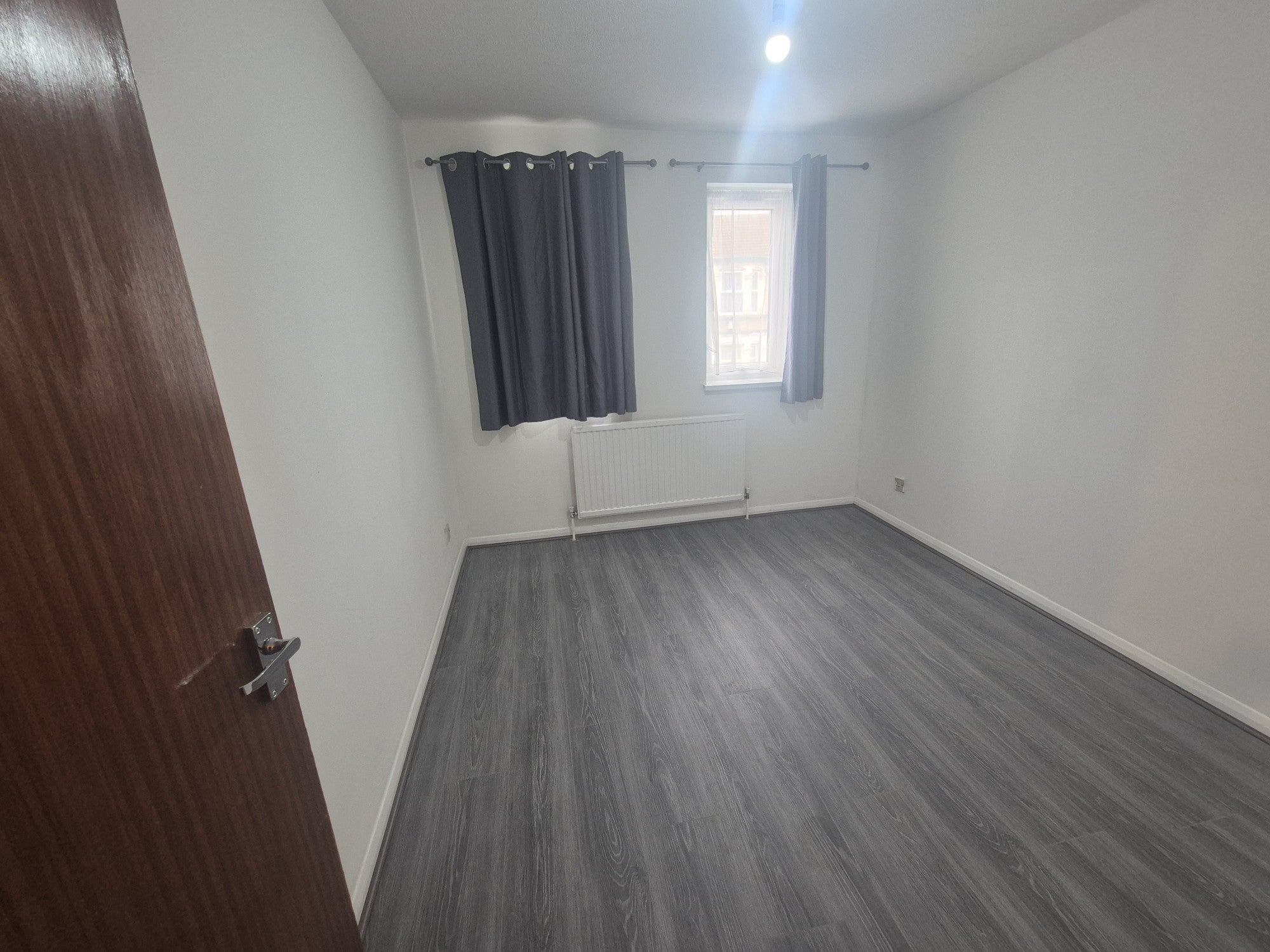 Flat Boleyn Road in Greater London