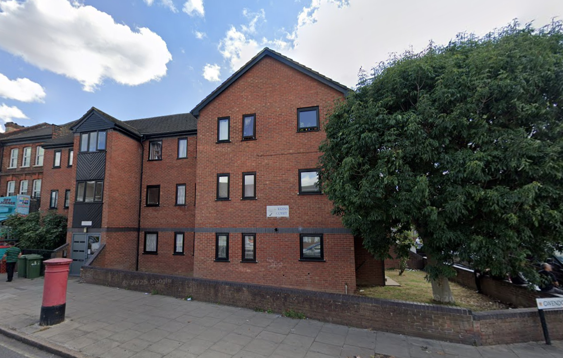 Flat Boleyn Road in Greater London