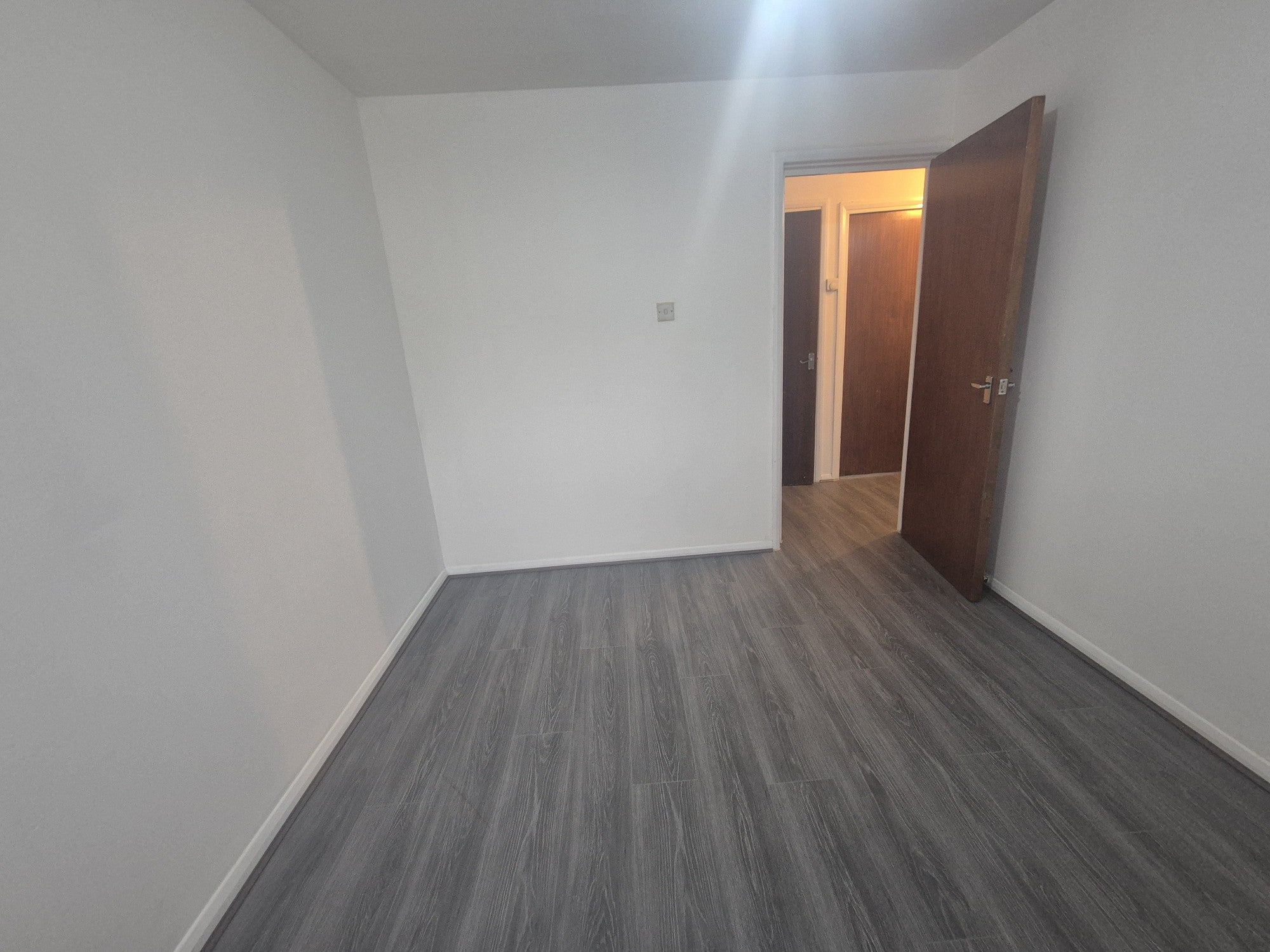 Flat Boleyn Road in Greater London