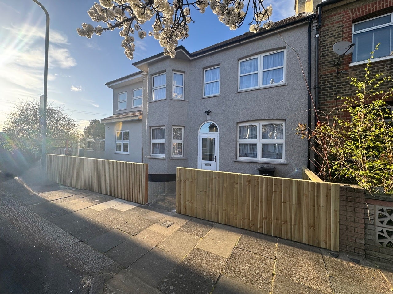 Flat Paget Road in Greater London