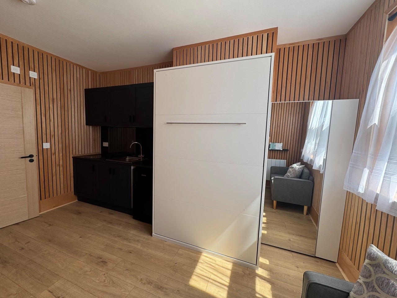 Flat Paget Road in Greater London