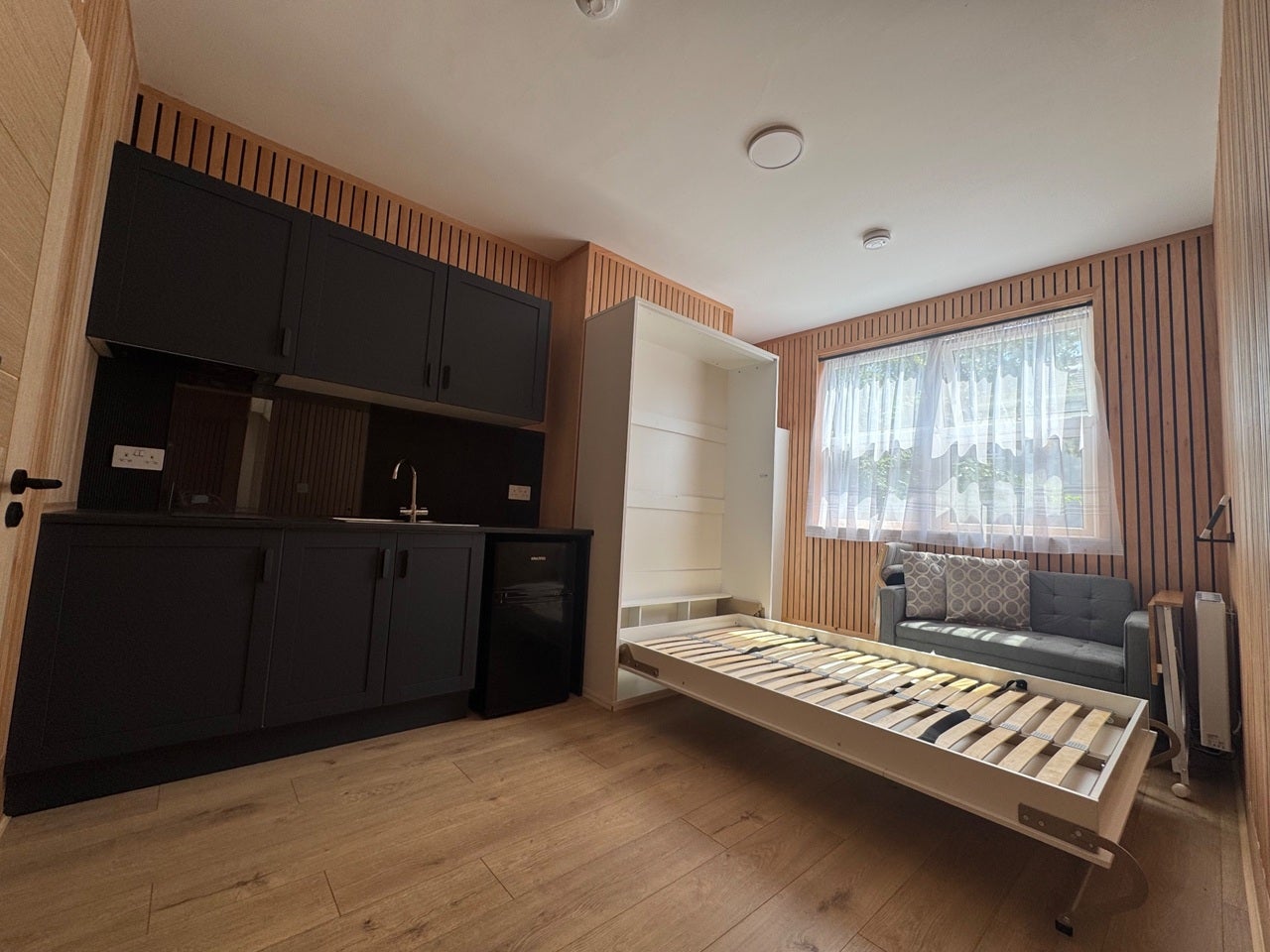 Flat Paget Road in Greater London