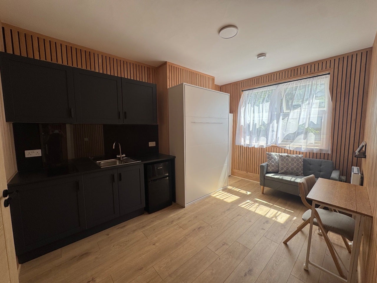 Flat Paget Road in Greater London