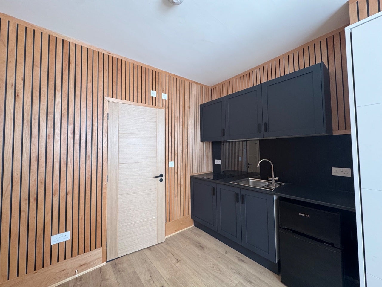 Flat Paget Road in Greater London