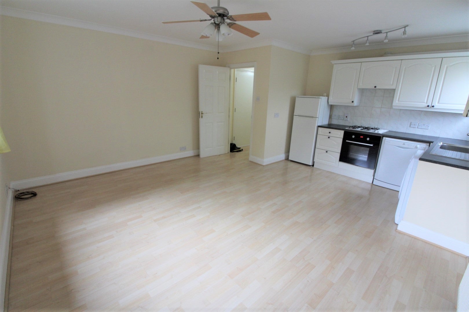 Flat Cranbrook Lane in Greater London