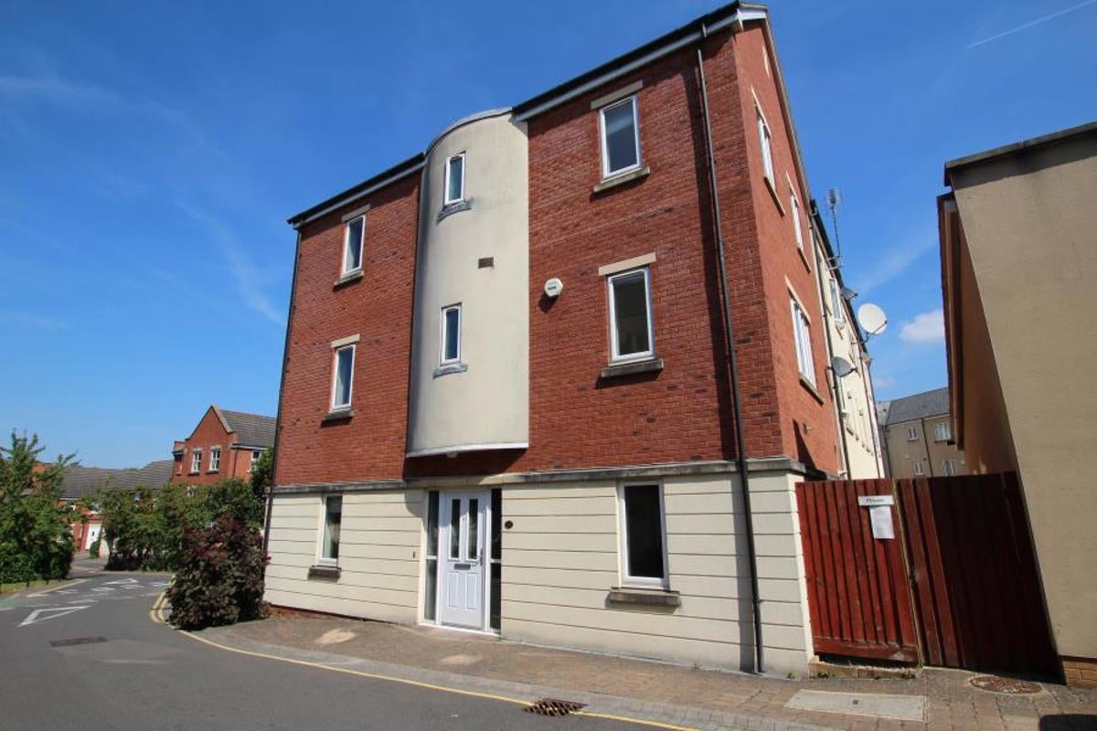House Jekyll Close in Stoke Gifford