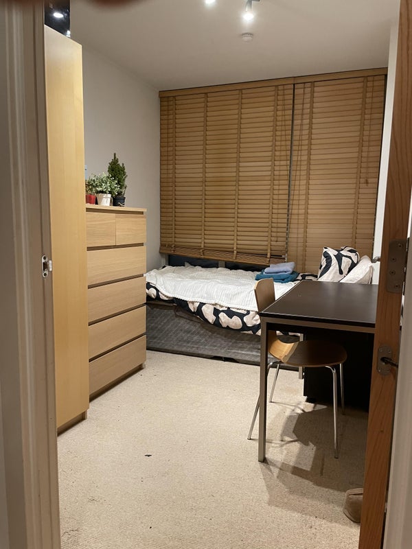Room Rayleigh Road in Greater London