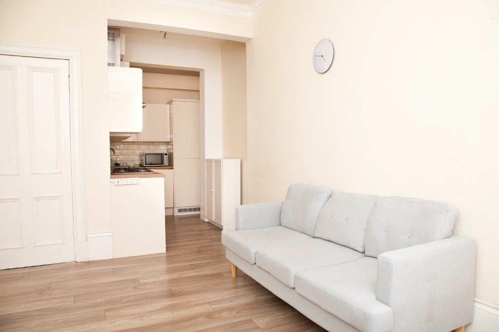 Flat Slateford Road in City of Edinburgh
