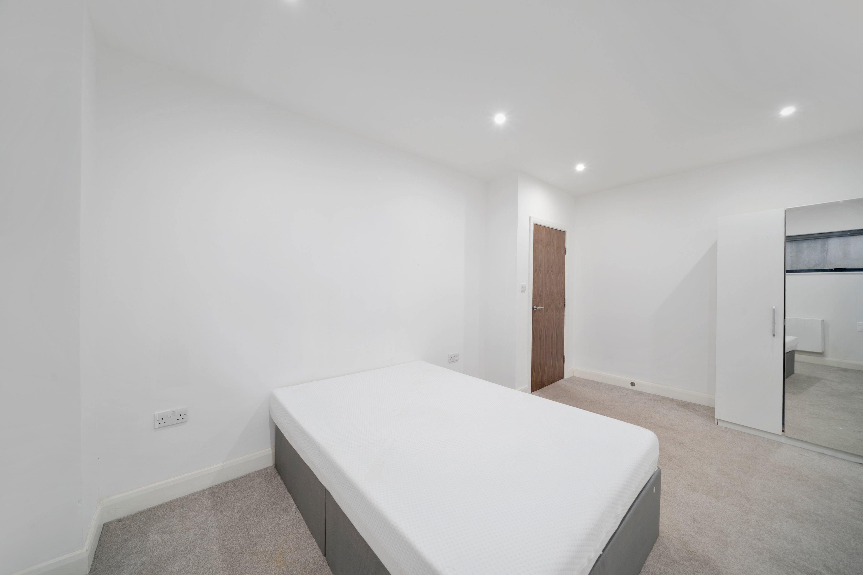 Flat Durnsford Road in Greater London