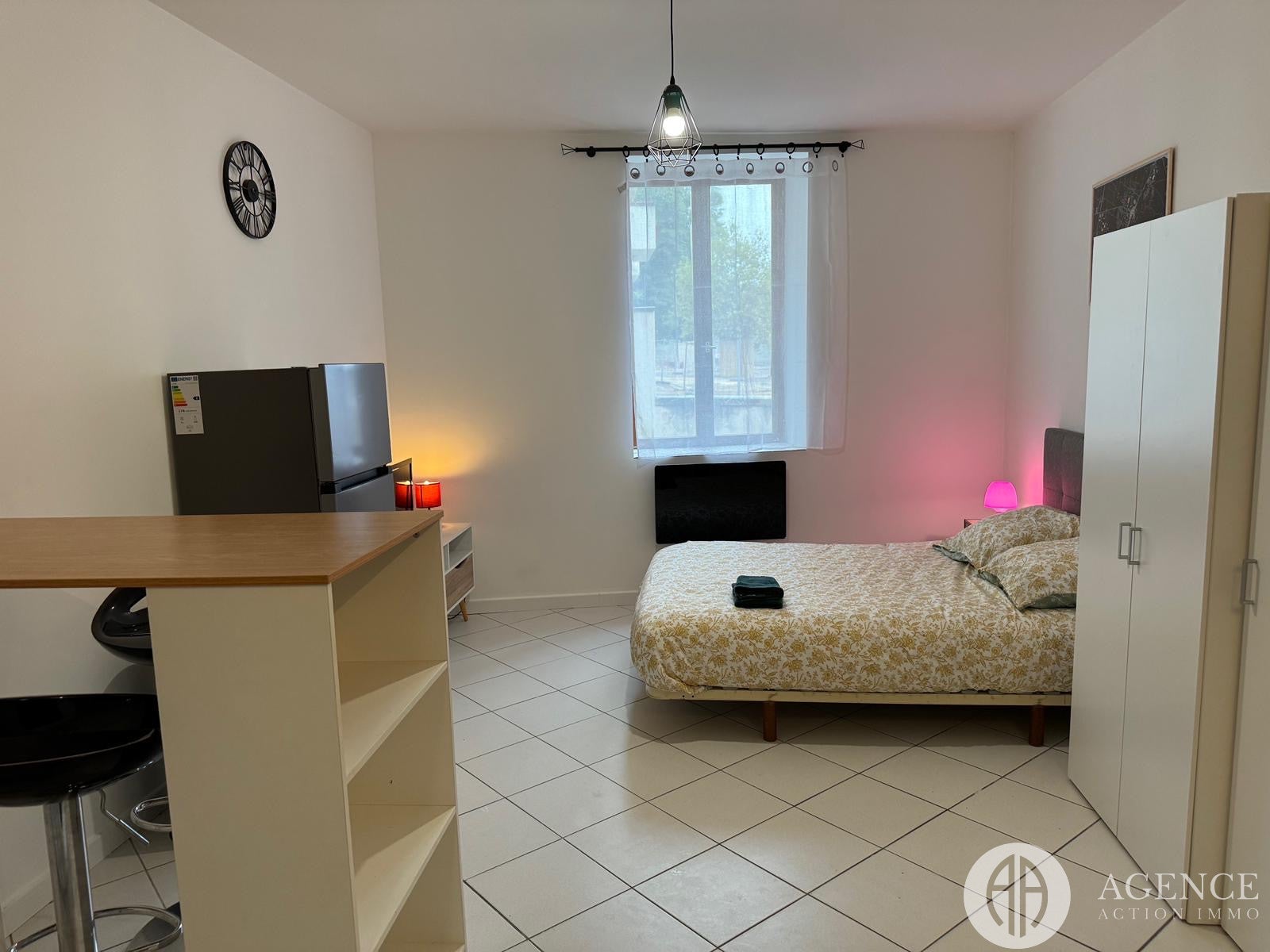 Chambre Place des Nougatiers à Loriol-sur-Drôme