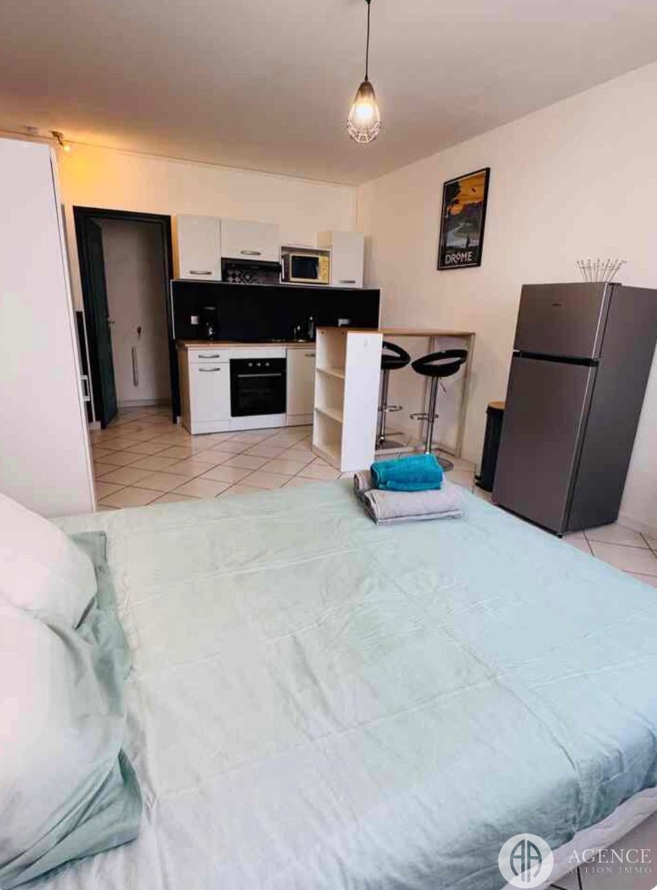 Chambre Place des Nougatiers à Loriol-sur-Drôme