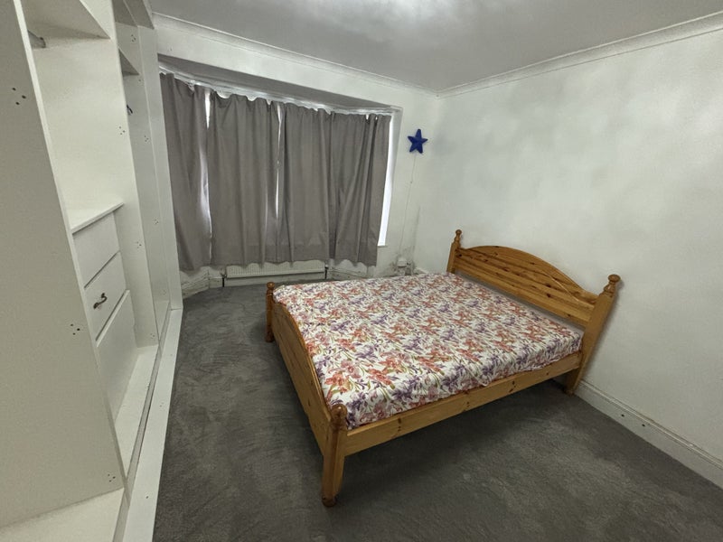 Room Alexandra Road in Slough