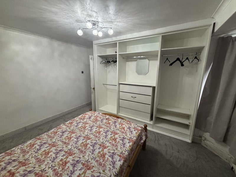 Room Alexandra Road in Slough