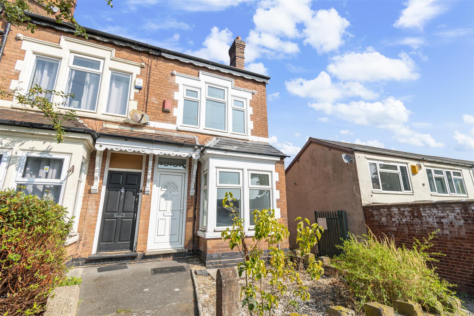 Flat Foley Road East in Walsall