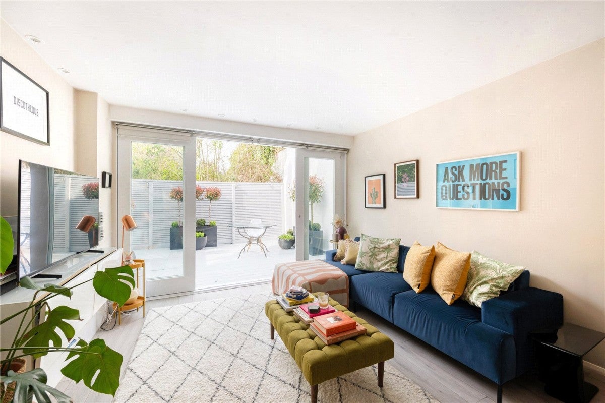 Flat Brondesbury Road in Greater London