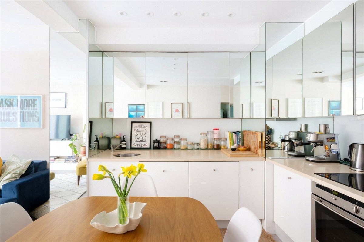 Flat Brondesbury Road in Greater London