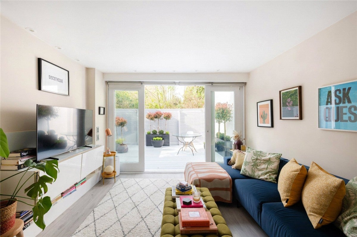 Flat Brondesbury Road in Greater London