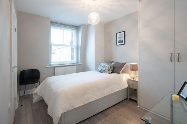 Flat Canfield Place in Greater London