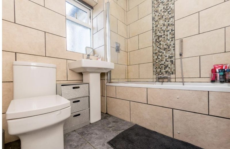 Room Daleside Grove in Leeds