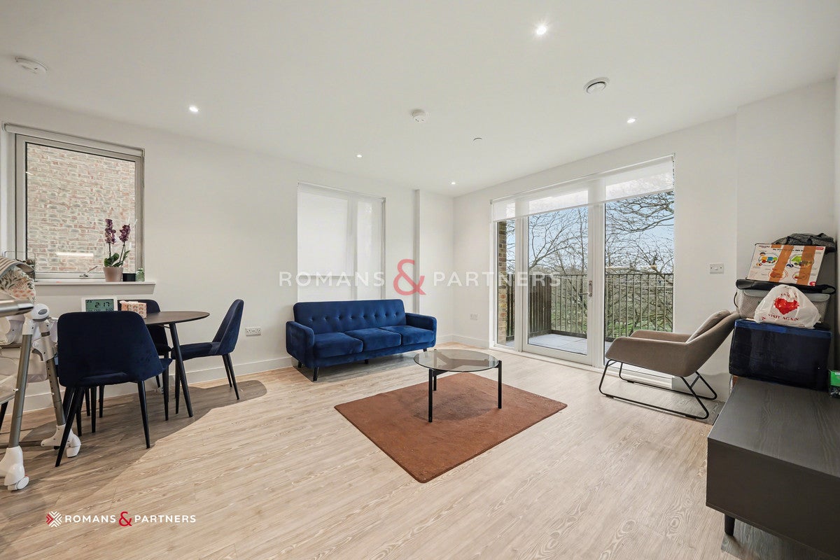 Flat Civic Street in Greater London
