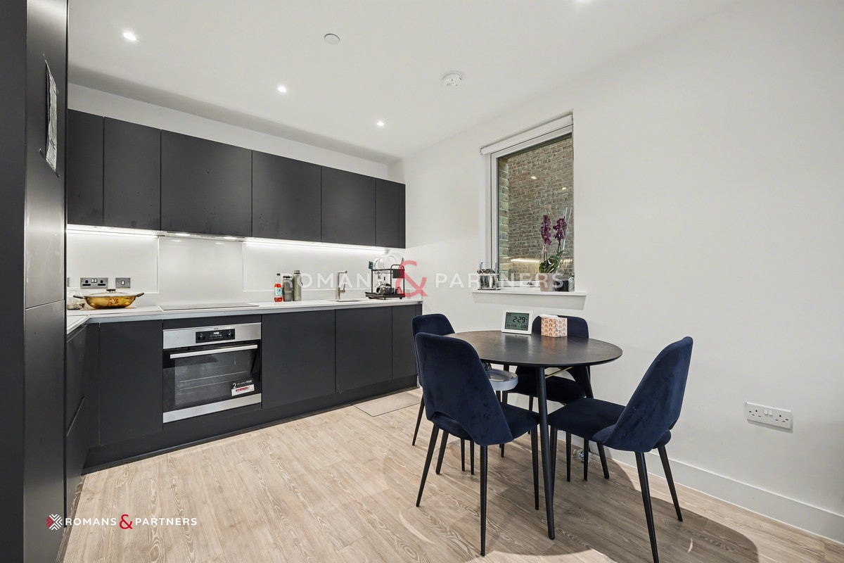 Flat Civic Street in Greater London