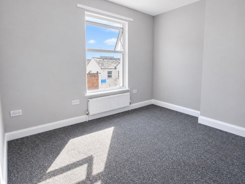 Flat Silchester Road in St Leonards