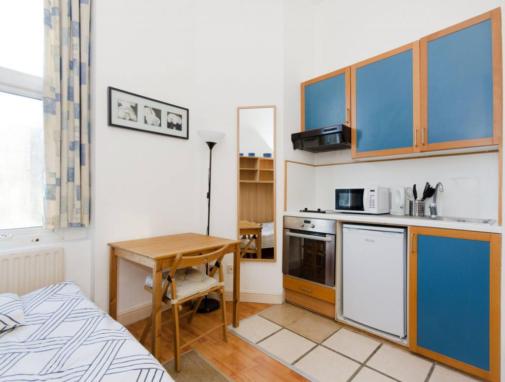 Flat West Cromwell Road in Greater London