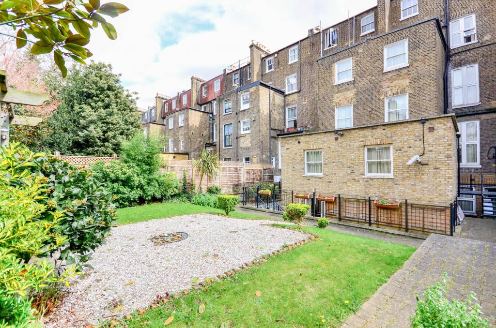 Flat West Cromwell Road in Greater London