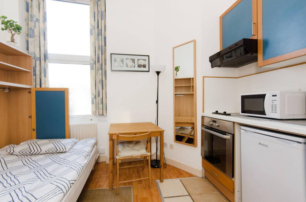 Flat West Cromwell Road in Greater London