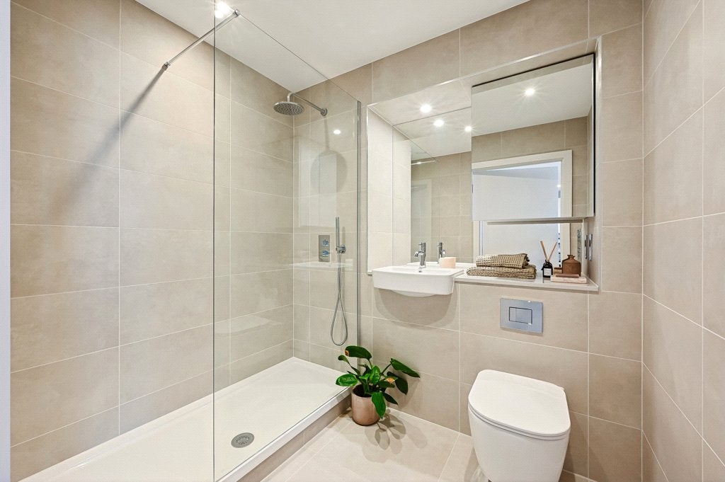 Flat Hebden Place in Greater London