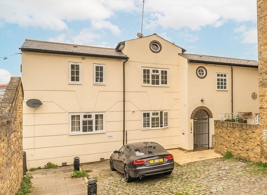 House Pembrook Mews in Greater London