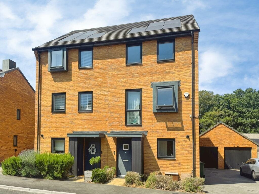 House Divot Way in Basingstoke and Deane