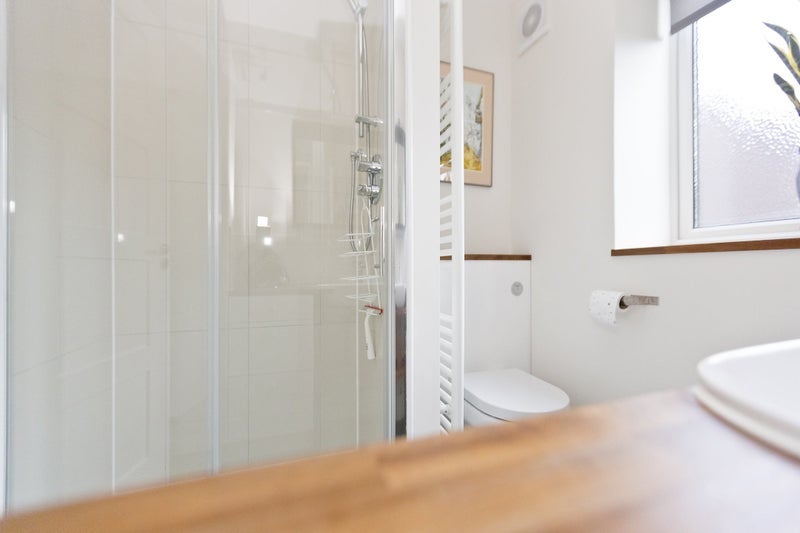 Room Spencer Road in Greater London