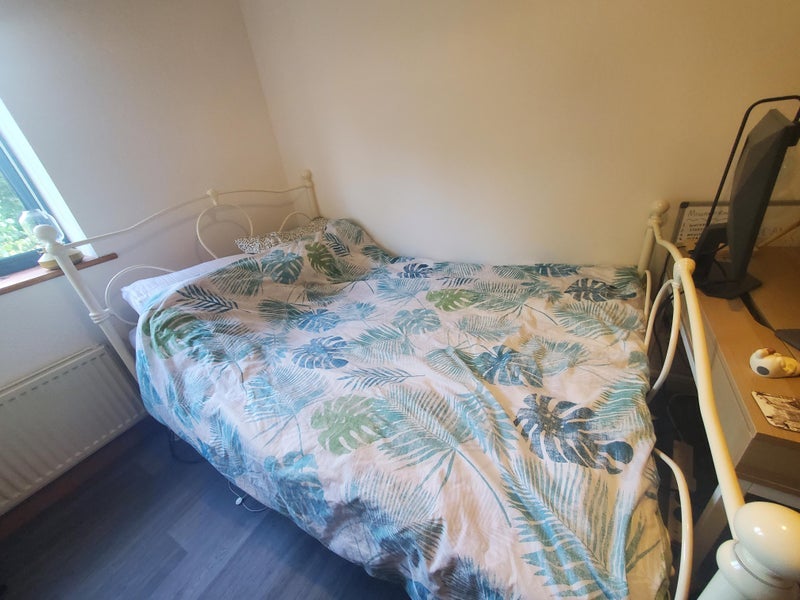 Room Cumberland Road in Bristol