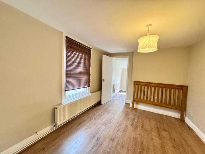 Flat St Clairs Road in Greater London