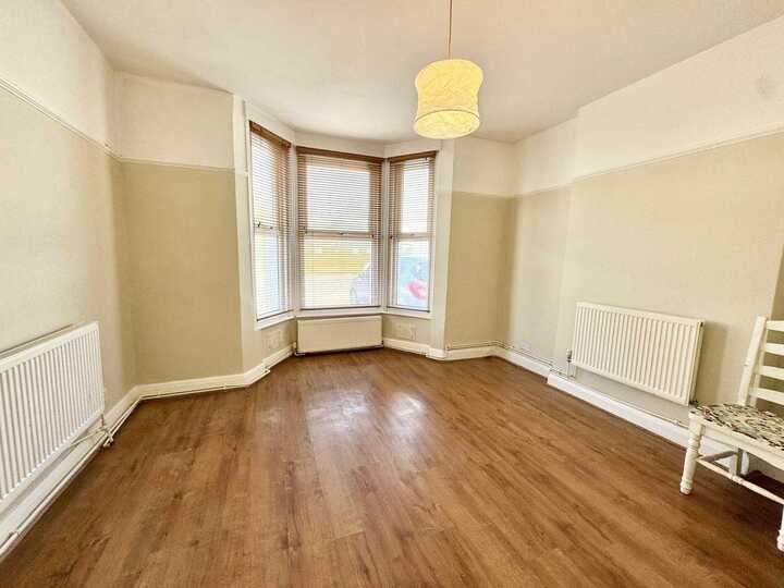 Flat St Clairs Road in Greater London