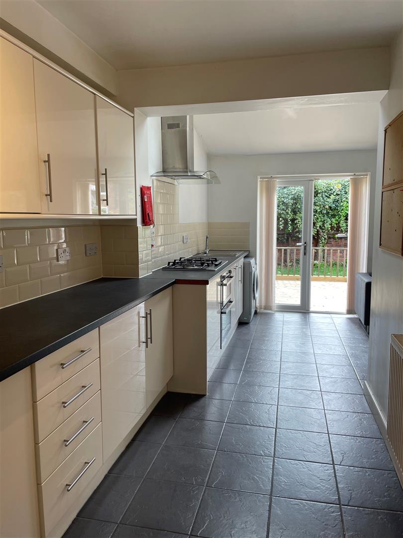 Room Ednaston Road in Nottingham
