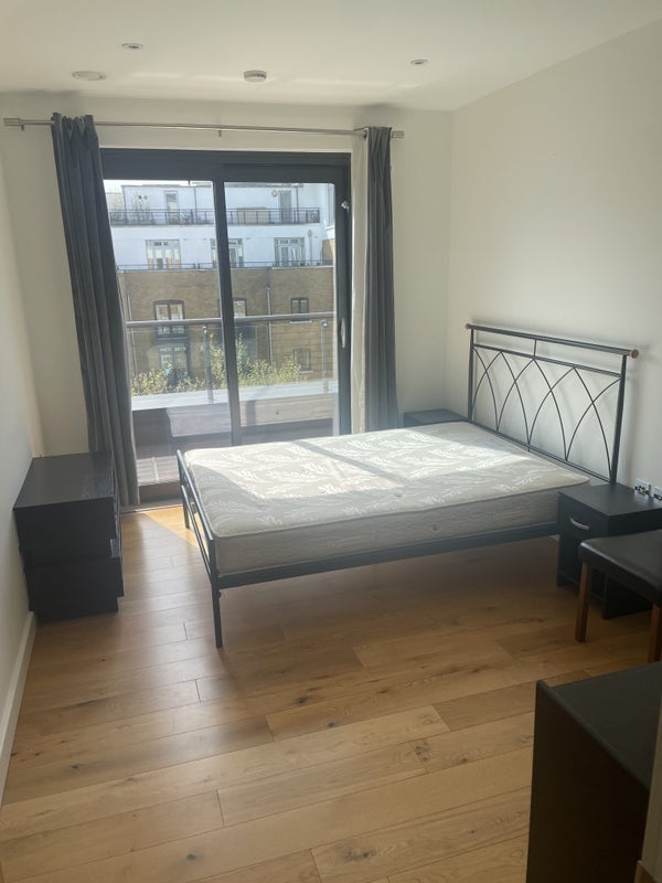 Room Cartwright Street in Greater London