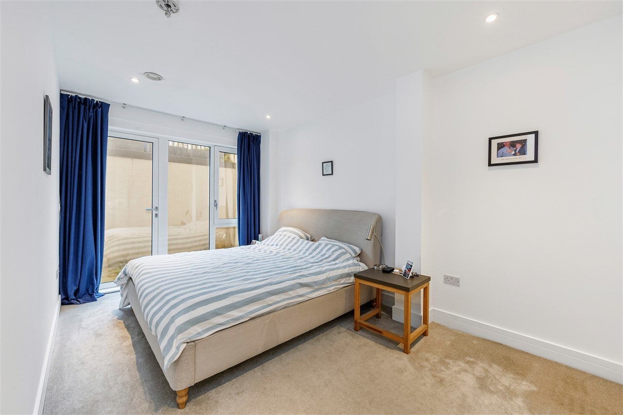 Flat Sindercombe Mews in Greater London