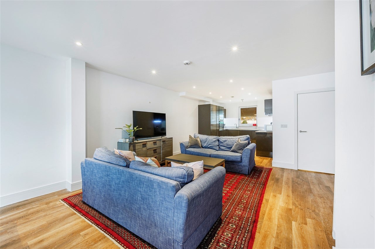 Flat Sindercombe Mews in Greater London