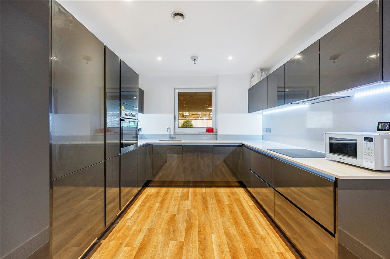 Flat Sindercombe Mews in Greater London