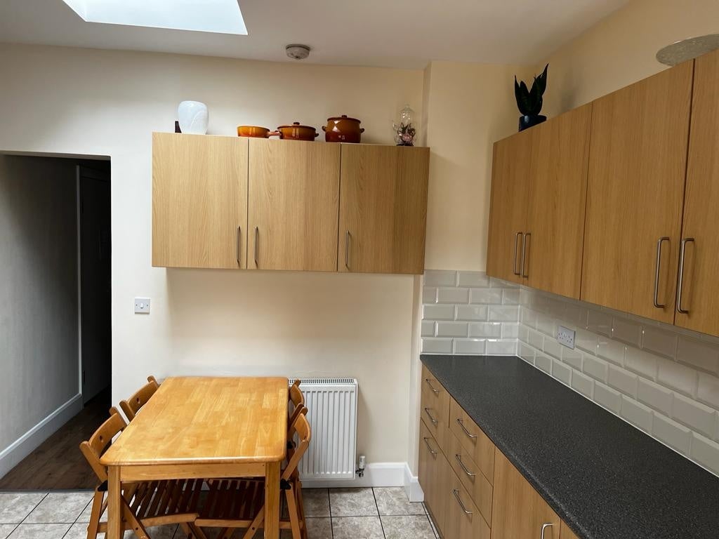 Room Dunkeld Road in Greater London